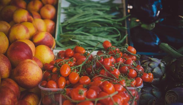 fruits and vegetables farmer market strawberry pears tomatoes - Φωτογραφία, εικόνα