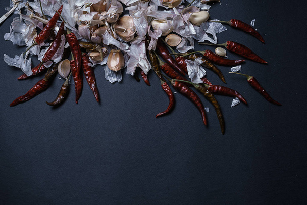 Fresh garlic and hot peppers. In a dark cellar - Zdjęcie, obraz