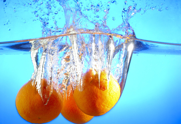 Orange dans l'eau
 - Photo, image