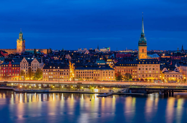 Вид на закат на старый город Стокгольма Гамла Стан, Шторкир и Г.
 - Фото, изображение