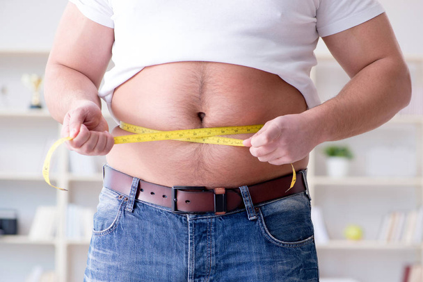 παχύσαρκοι και απελπισμένοι να χάσουν βάρος)