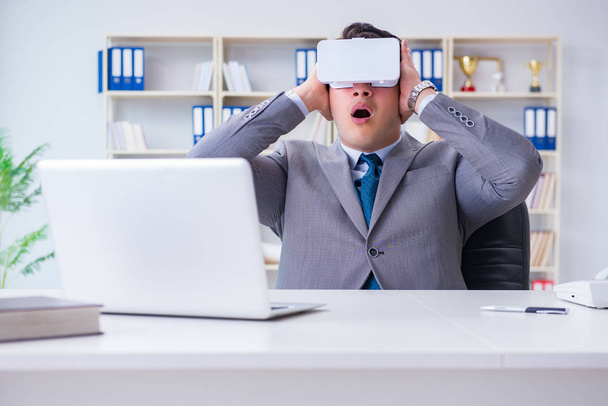 Businessman with virtual reality glasses in modern technology co - Фото, зображення