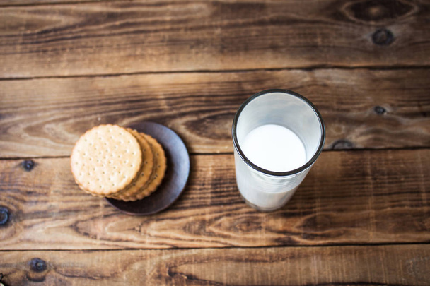 a biscuits et lait
 - Photo, image
