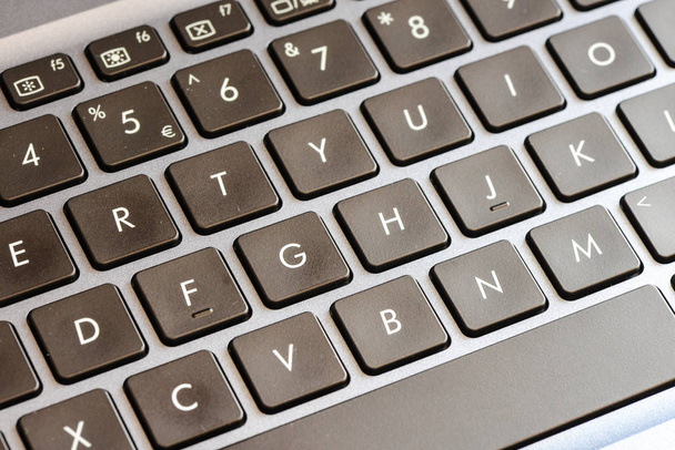 Closeup των laptop πληκτρολόγιο κουμπιά με σύμβολα  - Φωτογραφία, εικόνα