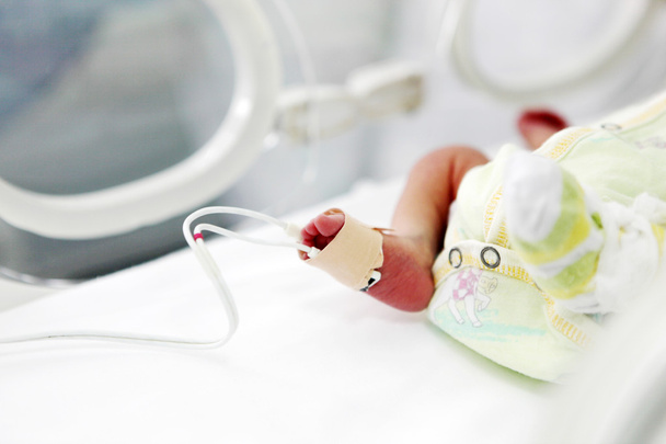 newborn baby in hospital - Фото, изображение