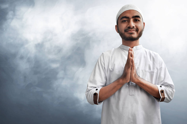 Religious muslim man smiling - Фото, изображение