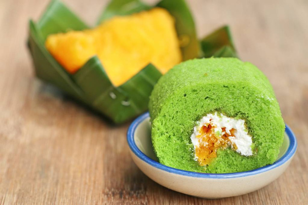 Zelená rolka dort sladký dezert - Fotografie, Obrázek