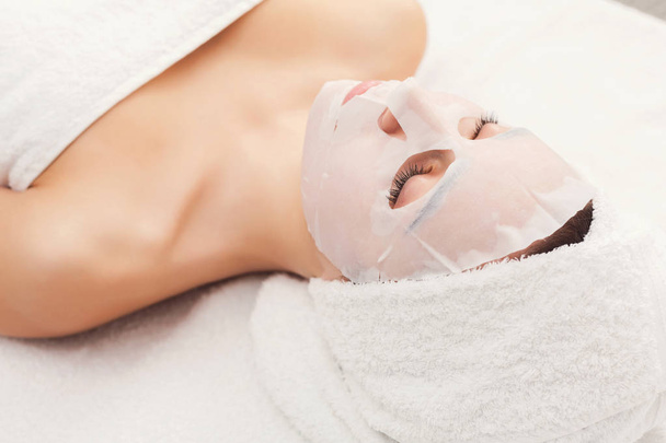 Mascarilla facial, tratamiento de belleza spa, cuidado de la piel
 - Foto, Imagen