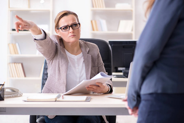 Angry boss dismissing employee for bad underperformance - Photo, image