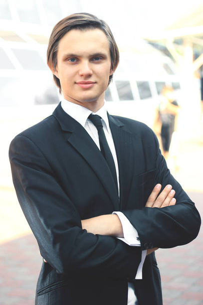 portrait of a young businessman on blurred background - Φωτογραφία, εικόνα
