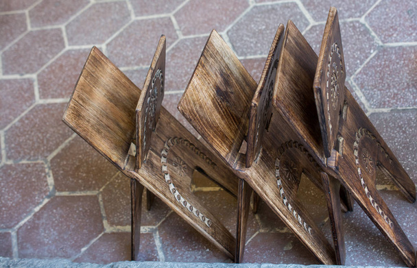 オスマン スタイルの木製書見台のセット - 写真・画像