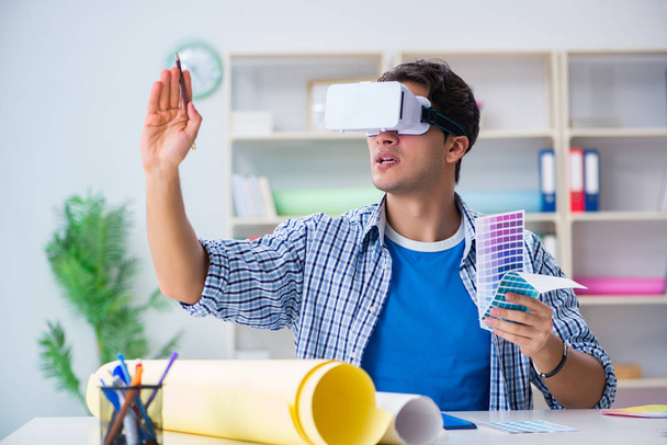 Joven diseñador con gafas VR de realidad virtual - Foto, imagen