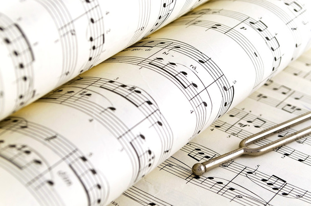 Фортепіанні акорди з тюнінговою вилкою
 - Фото, зображення