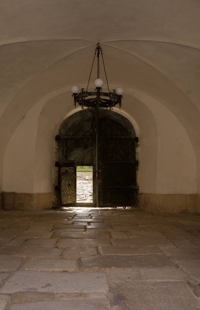 Αψίδα είσοδο στο κάστρο σε Lvov - Φωτογραφία, εικόνα
