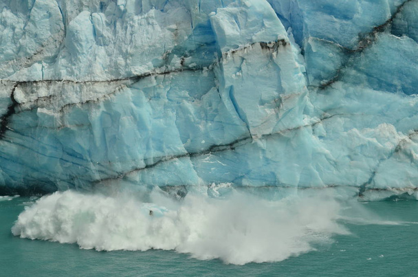 Glaciar Desprendimiento Perito Moreno 7 / 7
 - Foto, Imagen