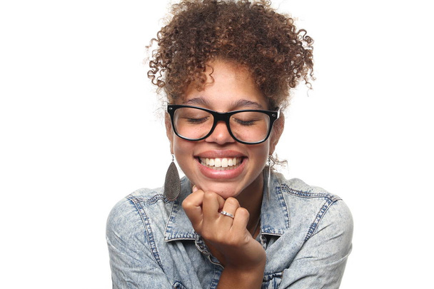 Beautiful happy afro woman - Foto, afbeelding
