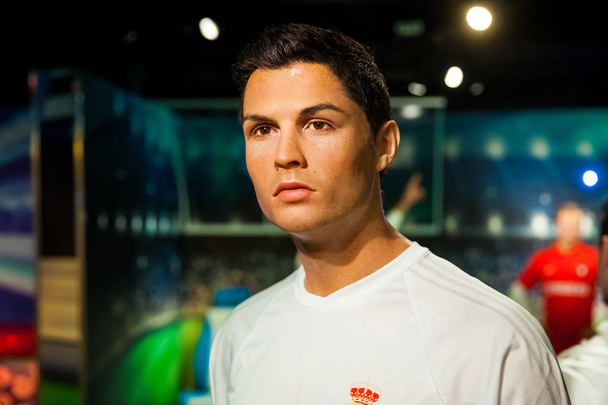 Figura wosku piłkarz Cristiano Ronaldo w Madame Tussauds Wax museum w Amsterdamie, Holandia - Zdjęcie, obraz