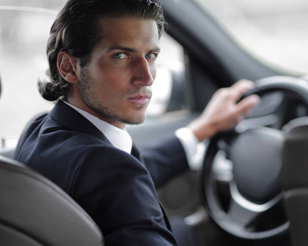 man sitting behind the wheel of a car - Фото, зображення