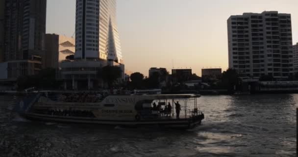 horizonte de Bangkok al atardecer a lo largo del río
 - Metraje, vídeo