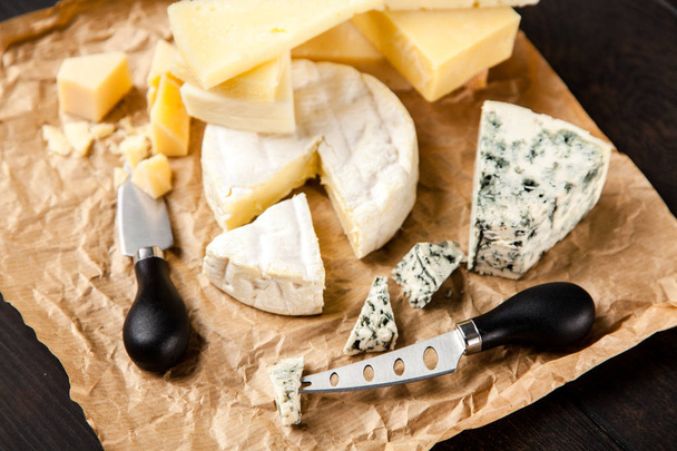 Diferentes tipos de queijo
 - Foto, Imagem
