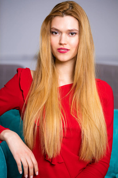 Portrait close up of young beautiful brunette woman - Foto, Bild