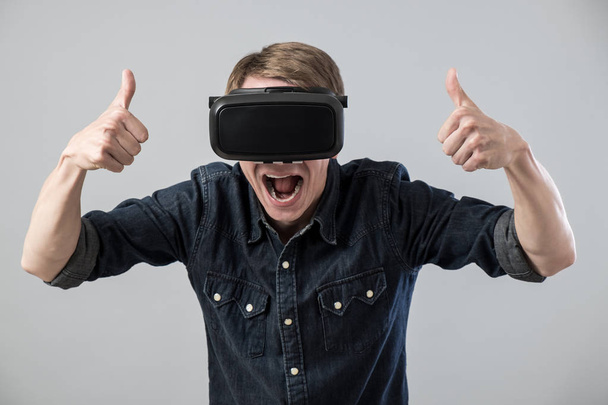 Man in virtual reality - Zdjęcie, obraz