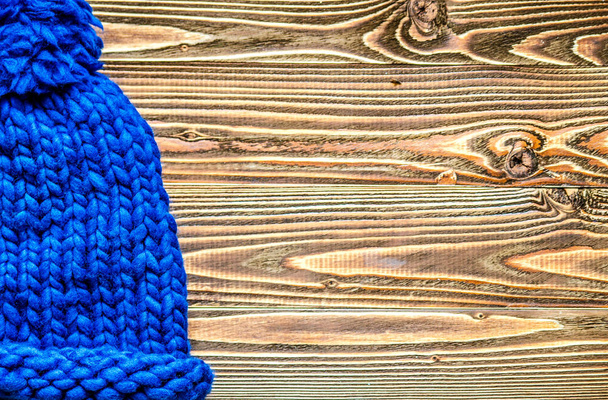 blaue Strickmütze aus Merinowolle. - Foto, Bild