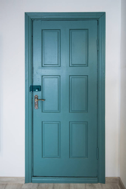 Houten groene deur - Foto, afbeelding
