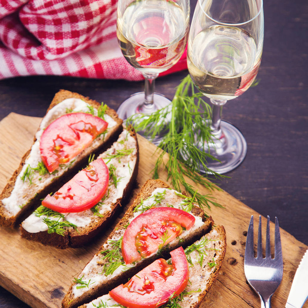 sandwich with tomatoes - 写真・画像