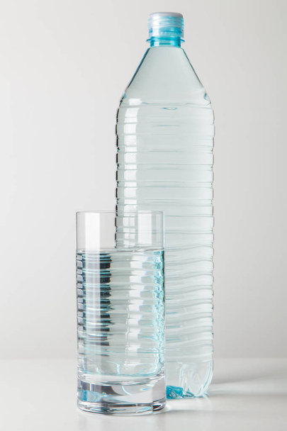 botella de agua de plástico - Foto, Imagen