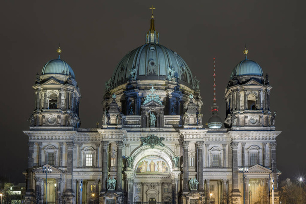 Berliner Dom ночью
 - Фото, изображение