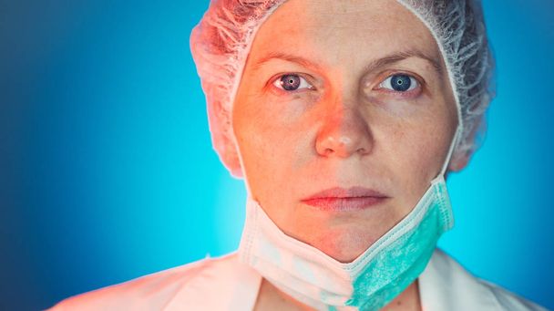 Vrouwelijke chirurg gezicht portret - Foto, afbeelding
