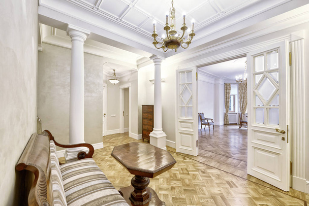 The interior of the house in a classic style. - Фото, изображение