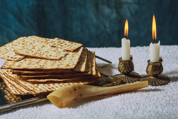 Traditionnel Juif fait maison fraîchement cuit Xoah pour le rituel du Saint Sabbat
 - Photo, image