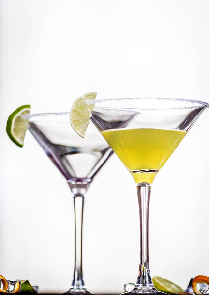 Alkol kokteyl ROM ve limonlu kokteyl - Fotoğraf, Görsel