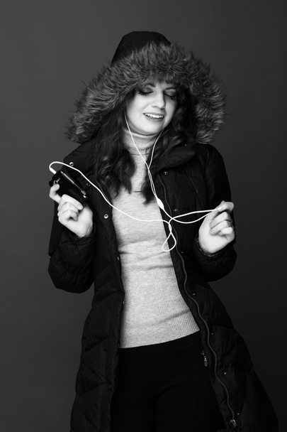 Beautiful Teenage Young Woman Listening to Music - Fotoğraf, Görsel