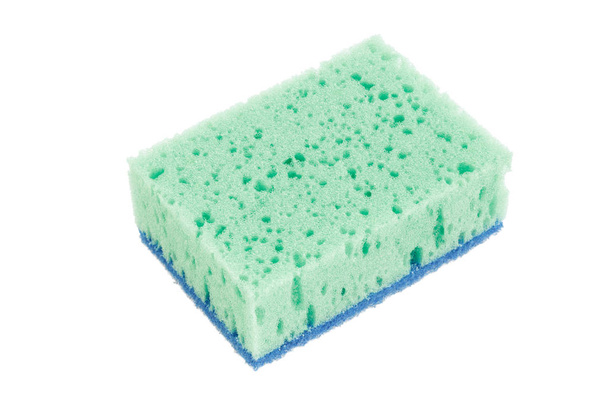 Зелена губка для кухні ізольована на білому тлі
. - Фото, зображення