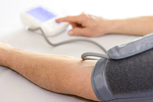 Medición de la presión arterial - Foto, Imagen