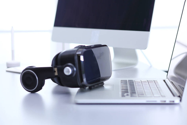 Virtual reality goggles on desk with laptop. business. 3d technology - Fotoğraf, Görsel