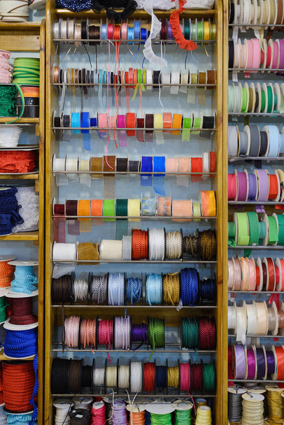 colorful ribbons on the shelf in the store - Foto, Bild