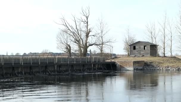 старая игольчатая плотина на реке Хавел в Гавелланде (Германия)
). - Кадры, видео