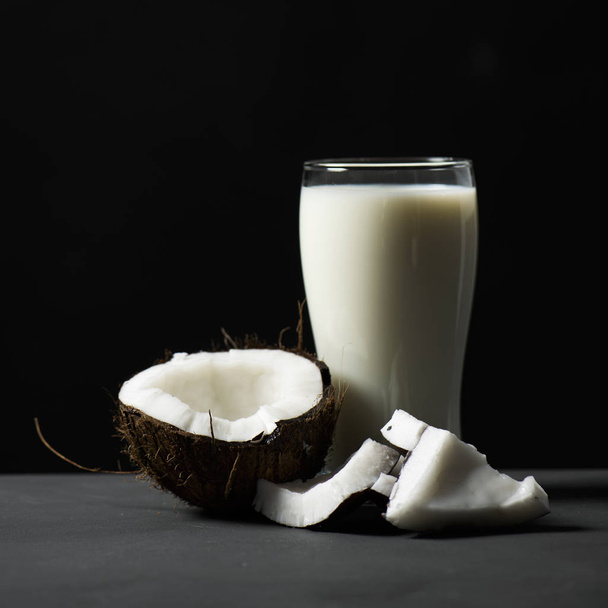 kokos a kokosové mléko - Fotografie, Obrázek
