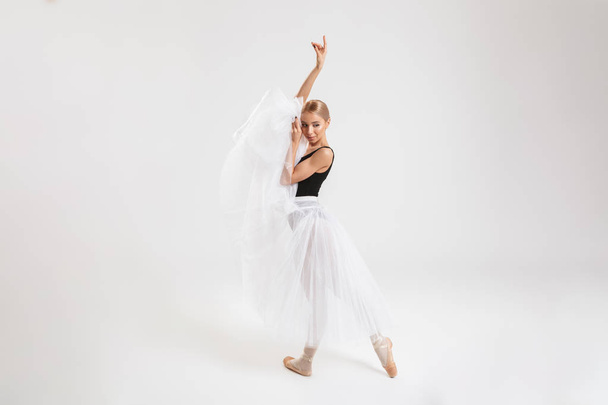 Beautiful young woman ballerina - Φωτογραφία, εικόνα