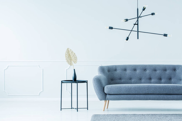 Modern interior with couch - 写真・画像