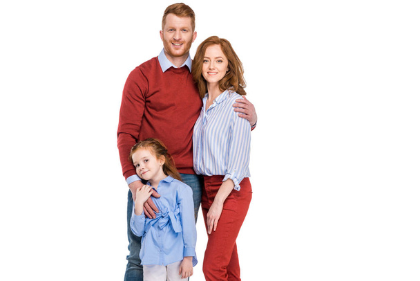 heureux rousse famille avec un enfant debout ensemble et souriant à la caméra isolé sur blanc
  - Photo, image
