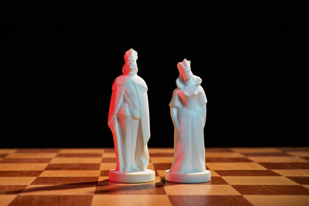 Schach auf einem Schachbrett fotografiert - Foto, Bild