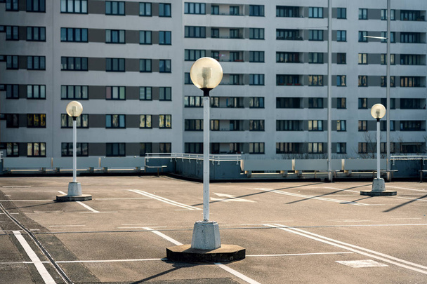 Apartmanok, és egy parkoló zónája, a Mrkische kerületben, Berlin északi - Fotó, kép