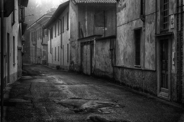 Şehrin hissettirilecek street, sisli gün İtalya - Fotoğraf, Görsel
