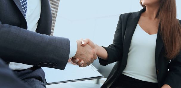 Close-up of two business people shaking hands - Фото, зображення