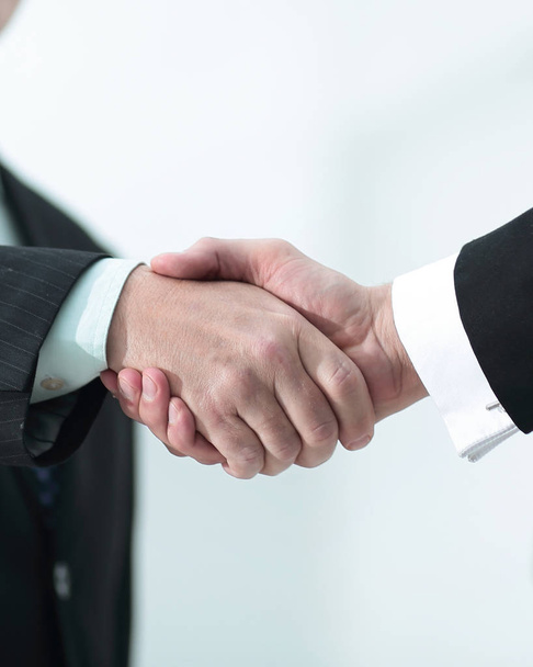 closeup of a business handshake partners. the image is blurred. - Fotoğraf, Görsel